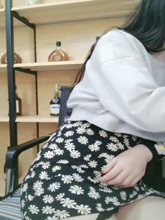 穿开档白丝的少妇和炮友口交足交啪啪玩的花样繁多